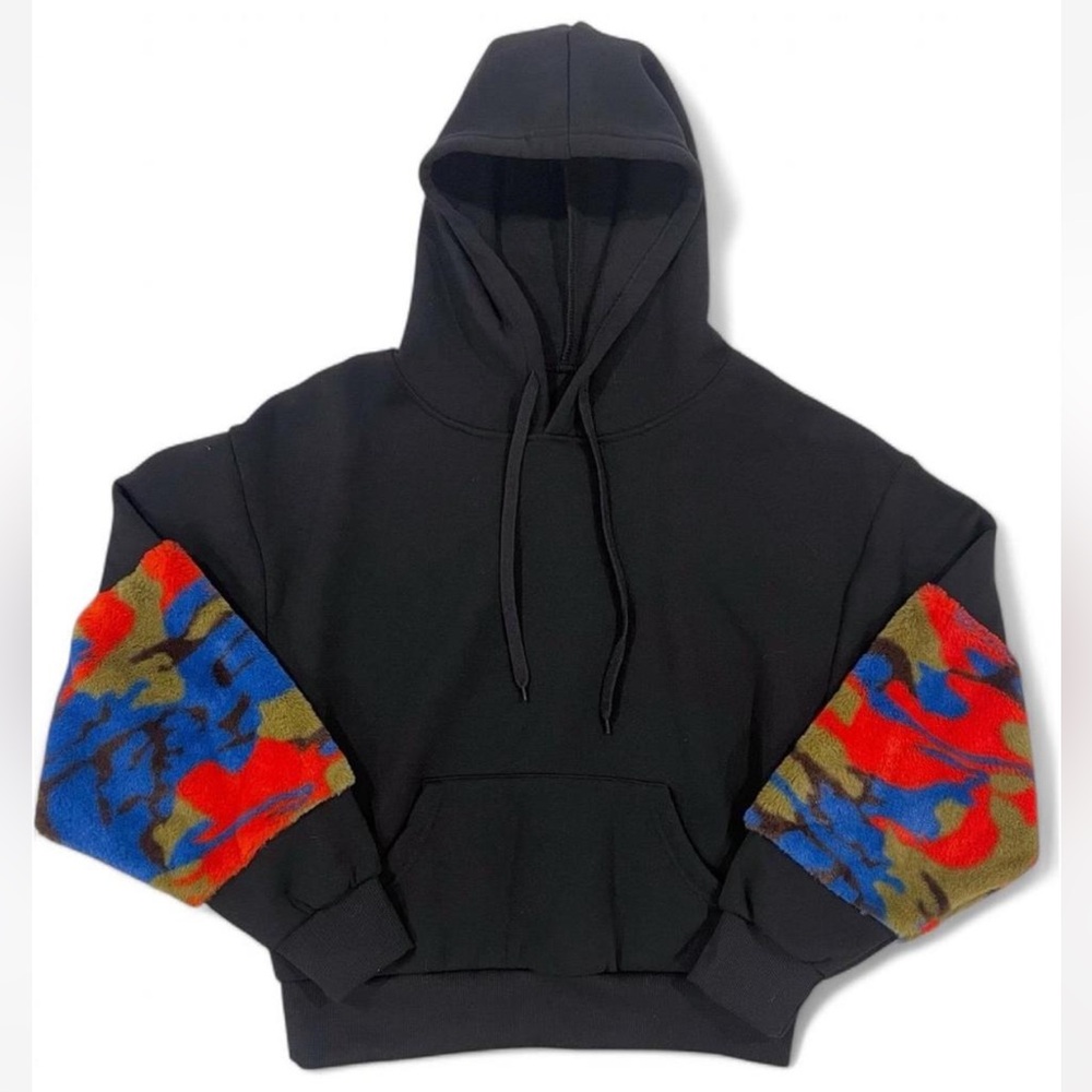 NWT Women's Black Hooded Fleece Sweatshirt Camo‎ Fur Sleeves S/M Statement